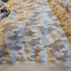 Aerie Cream and Tan Patterned Sweatshirt